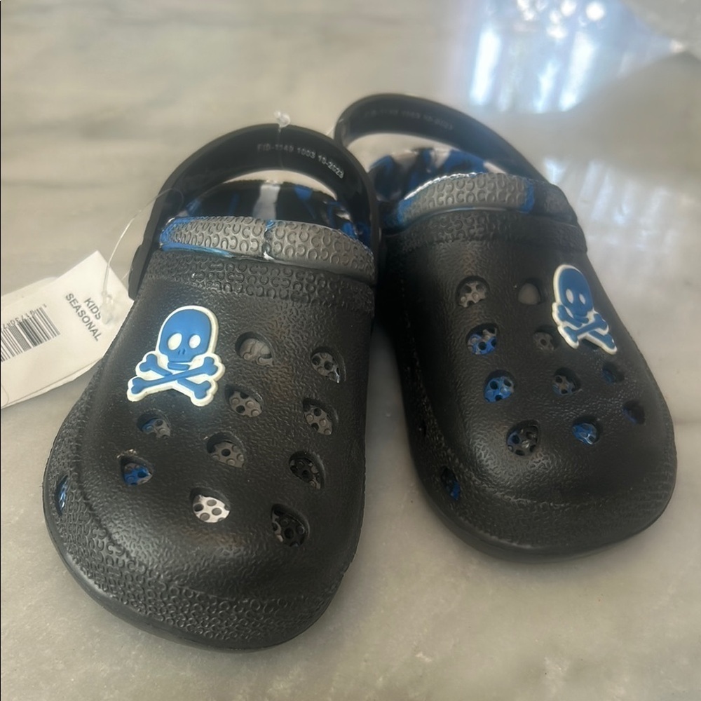 Kids Black Skull Clogs